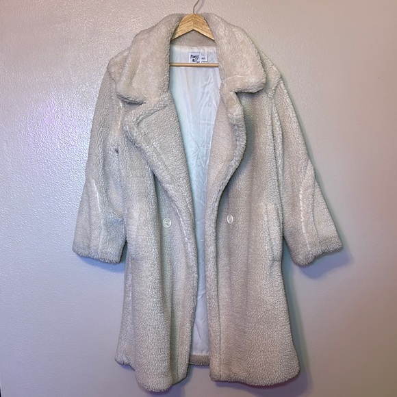 Princess Polly - Cozy Cream Faux Fur Coat - Picture 5 of 7